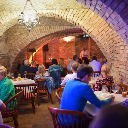 Hotel Zajazd Kultury, Dawniej Pocztowy Zielona Góra Buitenkant foto