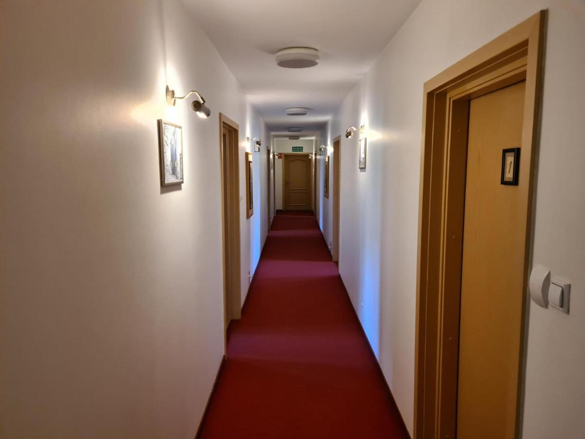 Hotel Zajazd Kultury, Dawniej Pocztowy Zielona Góra Buitenkant foto