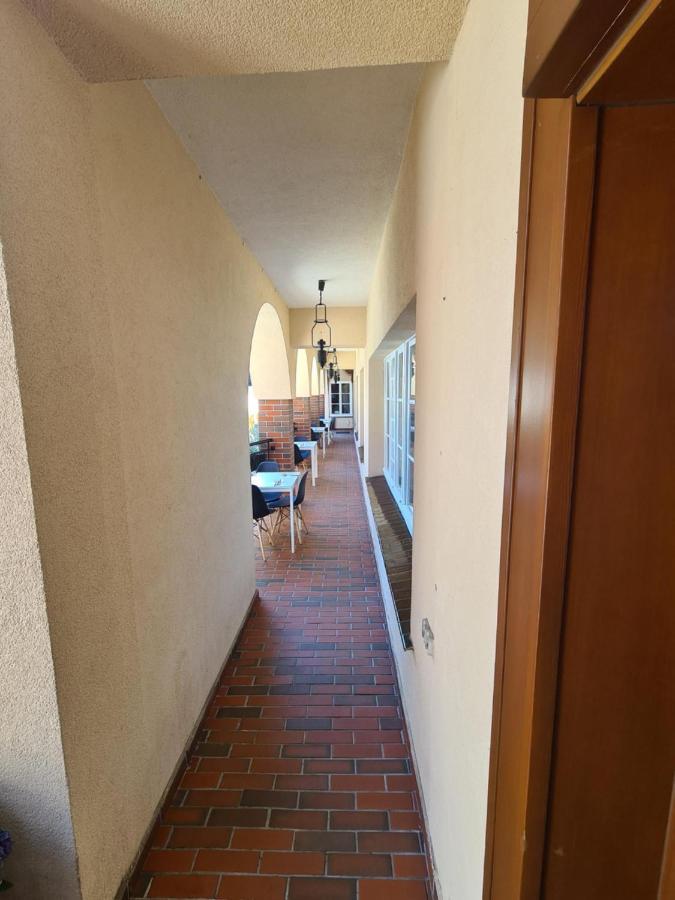 Hotel Zajazd Kultury, Dawniej Pocztowy Zielona Góra Buitenkant foto
