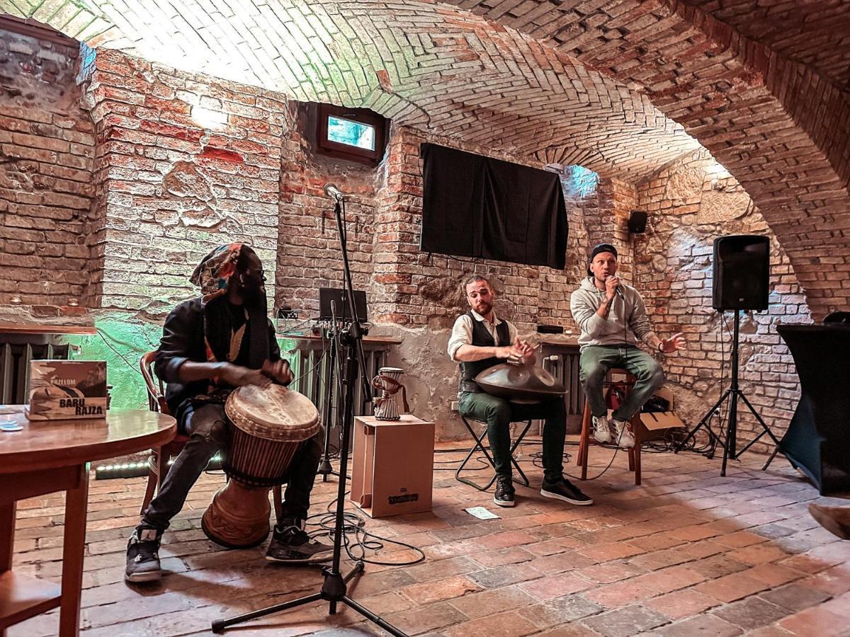 Hotel Zajazd Kultury, Dawniej Pocztowy Zielona Góra Buitenkant foto
