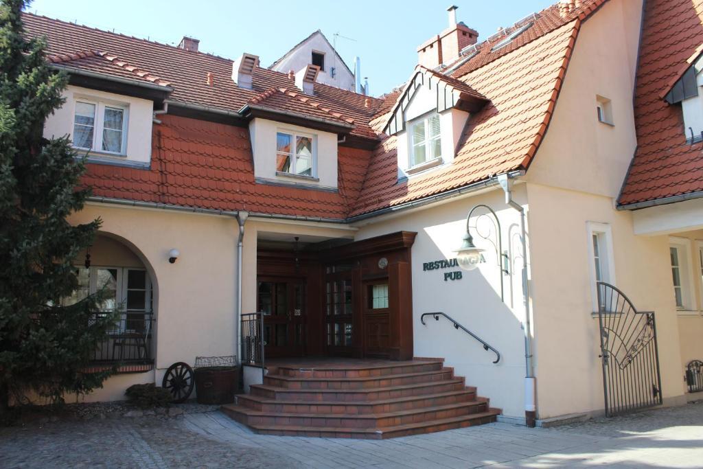 Hotel Zajazd Kultury, Dawniej Pocztowy Zielona Góra Buitenkant foto