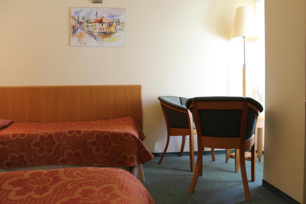 Hotel Zajazd Kultury, Dawniej Pocztowy Zielona Góra Buitenkant foto