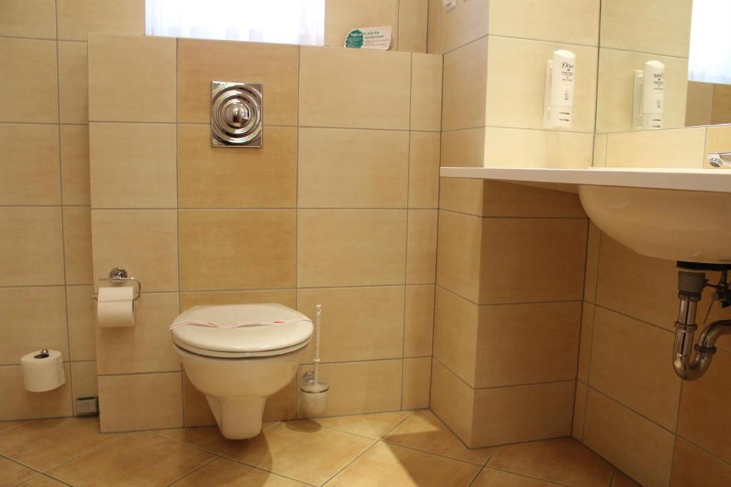 Hotel Zajazd Kultury, Dawniej Pocztowy Zielona Góra Buitenkant foto